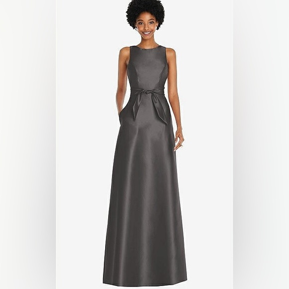 JEWEL-NECK V-BACK MAXI DRESS WITH MINI SASH IN CAVIAR GRAY - Picture 3 of 3